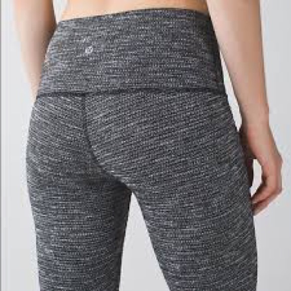 Lululemon Wunder Unders - Picture 1 of 6